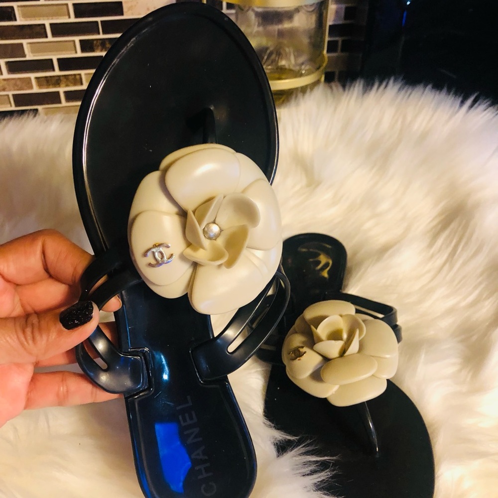 Original Chanel flip flop black size 6